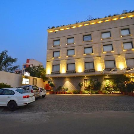 Hotel De Nada-A Luxury Stay Dźajpur Zewnętrze zdjęcie